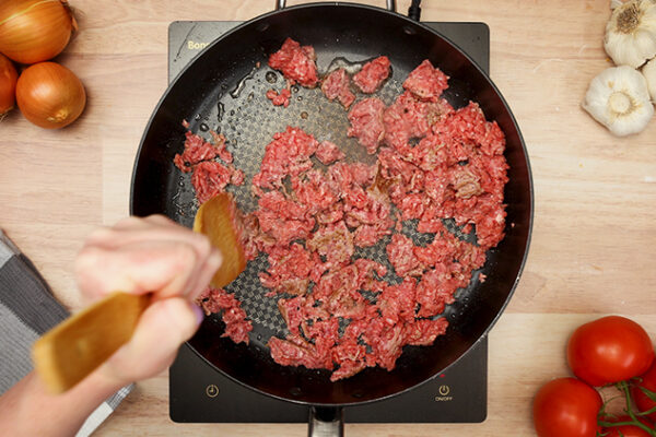Do You Cook Ground Beef Before Putting it in Chili?
